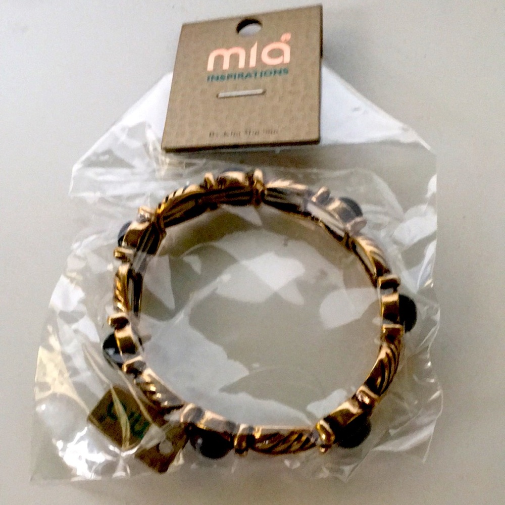 𝅺3/$25:   MIA stretchy bracelet